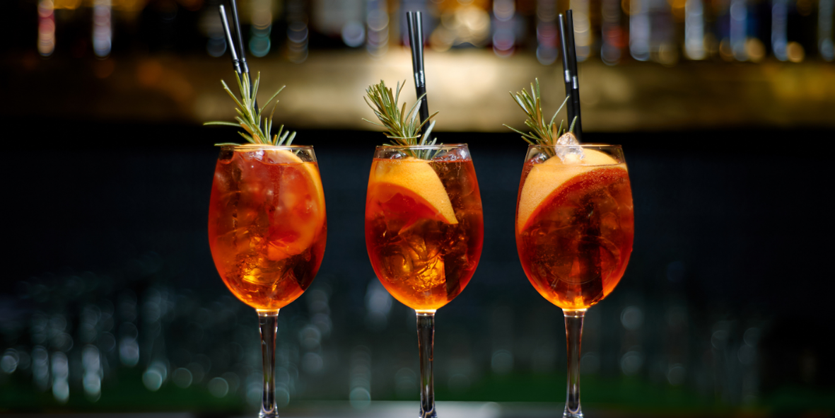  "cocktail Spritz italien", "Aperol Spritz traditionnel".